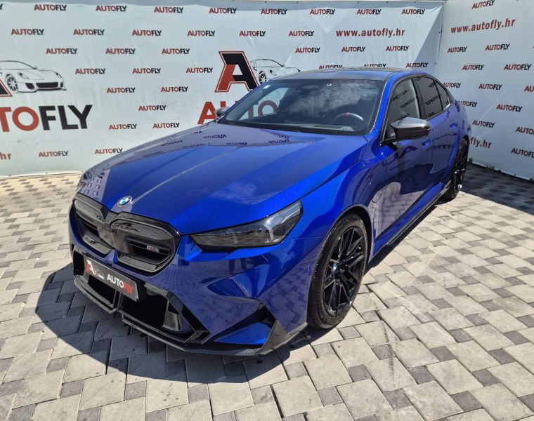 BMW M5, Shadow, Carbon, B&W, 360kam, Akrapovič, ACC, HR auto
