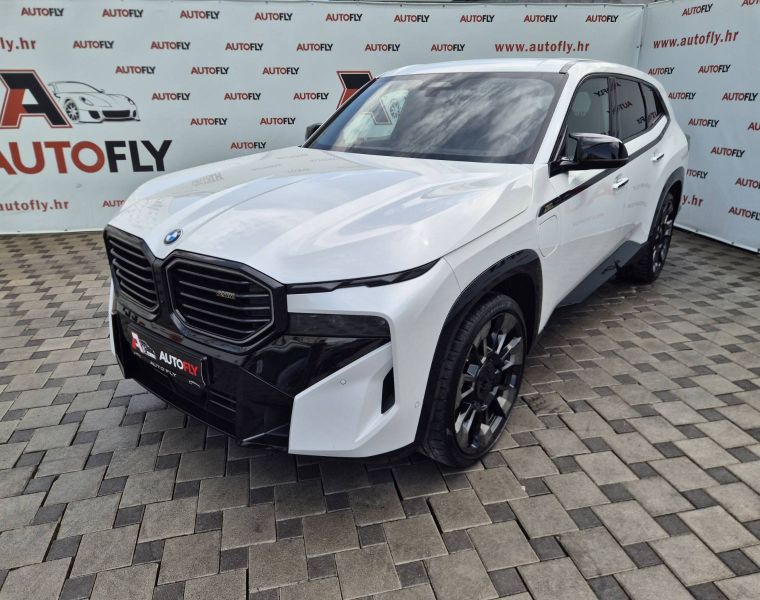 BMW XM 4.4 V8, Carbon, B&W 3D, Iconic Grill, 360kam, ACC, u PDV-u, 23"