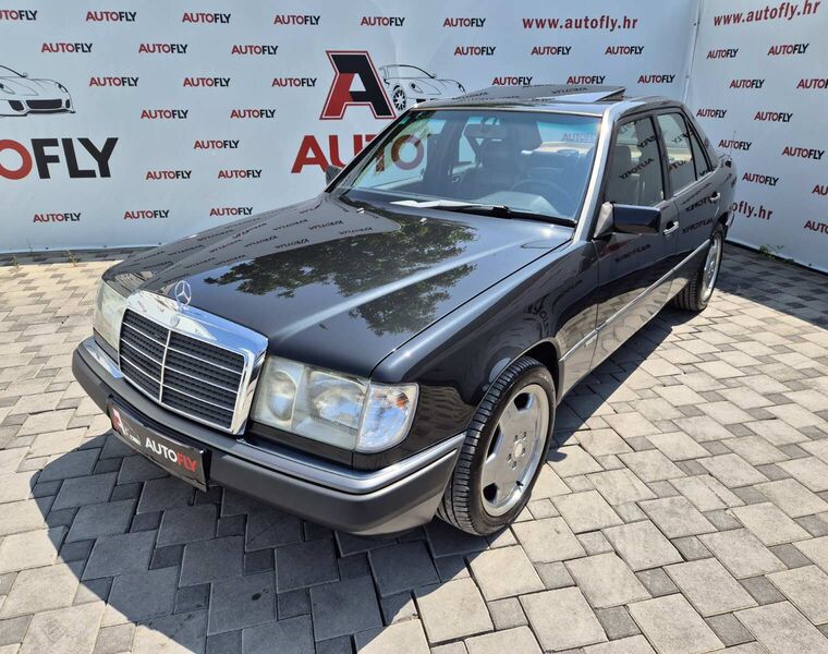 Mercedes-Benz W124 E260 Sport Line automatik,Šiber, Klima, Koža, 17"