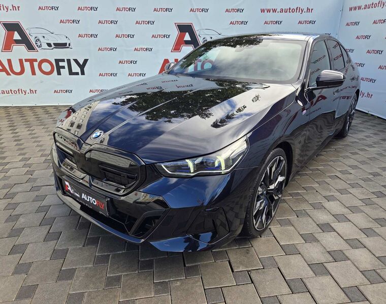 BMW serija 5 520d xDrive M-paket, H/K, 360kam, ACC, 21", u PDV