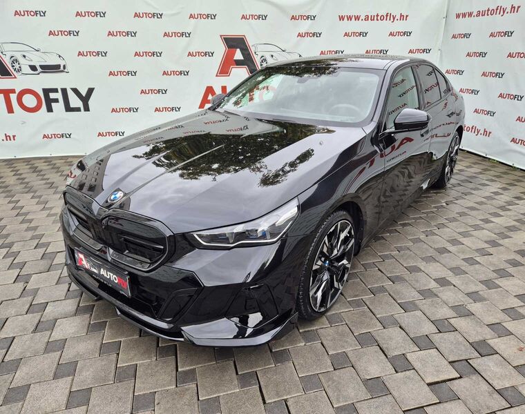 BMW serija 5 520d M-paket, Laser, Harman/Kardon,360kamera, HeadUP, 21"