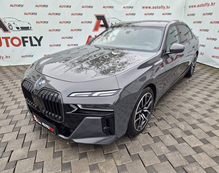 BMW serija 7 740d xDrive M-paket, B&W, 360kam, Iconic Glow, u PDV-u