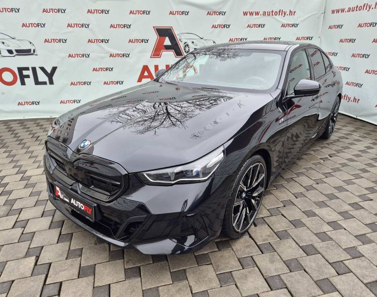 BMW serija 5 520d M-paket, 360kam, Panorama, Carbon, H/K, ACC,PDV