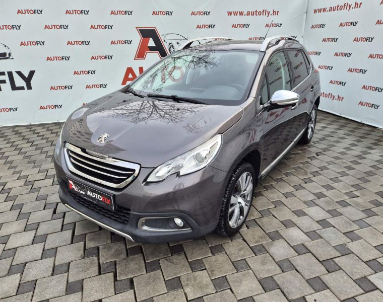 Peugeot 2008 1.2 Allure PureTech, Stakleni krov, Koža, Navi, 17"alu