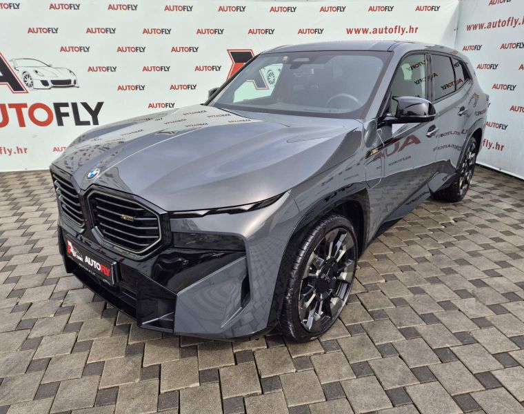 BMW XM 4.4 V8, Carbon, B&W 3D, Iconic Grill, 360kam, ACC, HeadUP, 23"