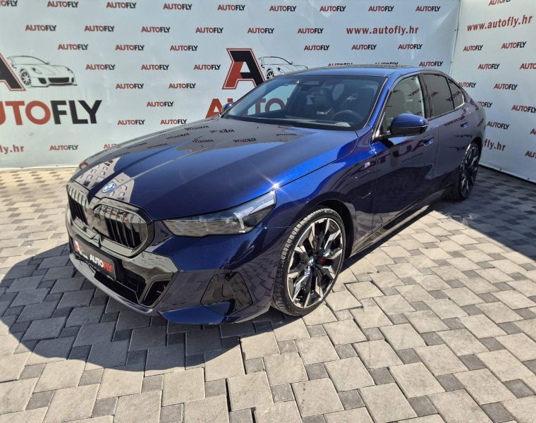 BMW serija 5 550e xDrive PRO M-paket, Shadow, B&W, Iconic Grill, PDV