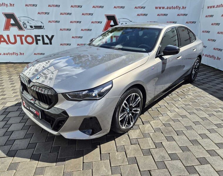 BMW serija 5 520d M-paket, Laser, KeylessGO, Kamera, 19"